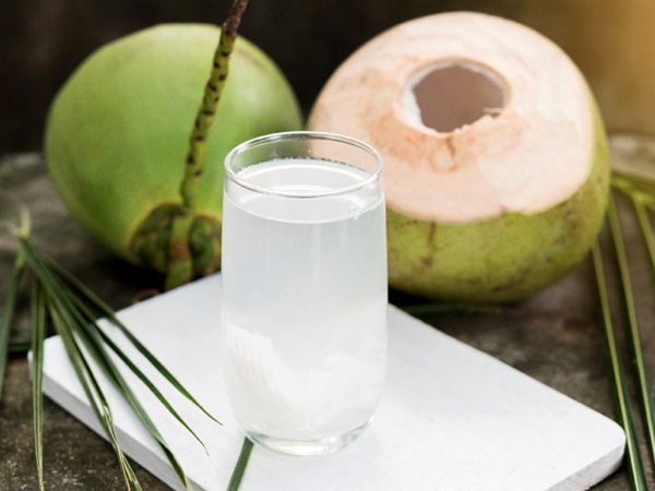 Nước dừa ngon ngọt, nhiều chất bổ nhưng tối kỵ với một số người