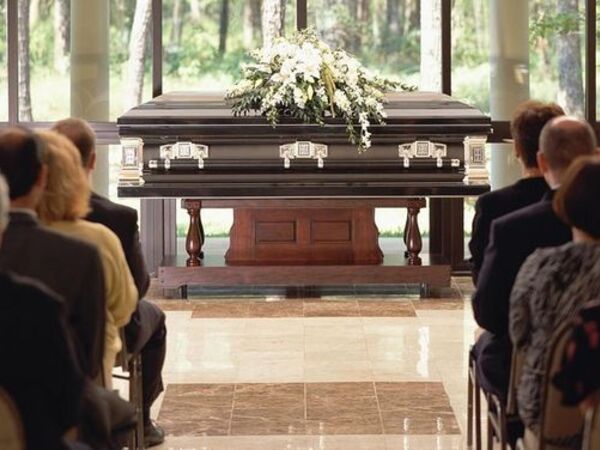 Vì sao người ốm thường 'kiêng' đi đám tang?