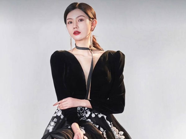 Nàng hậu đạt kỷ lục đi muộn 10 ngày của MU 2023: Ngày 18 chung kết, ngày 13 đến thi