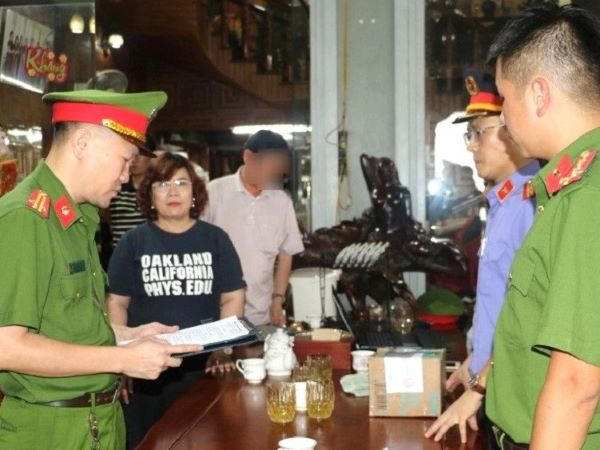 Bắt nữ 'đại gia' nổi tiếng chuyên về gỗ quý hiếm