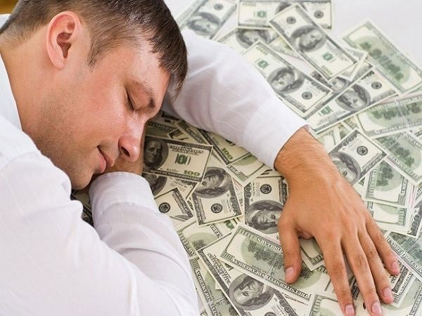 Nằm mơ thấy tiền là điềm báo gì, liên quan tới con số may mắn nào?