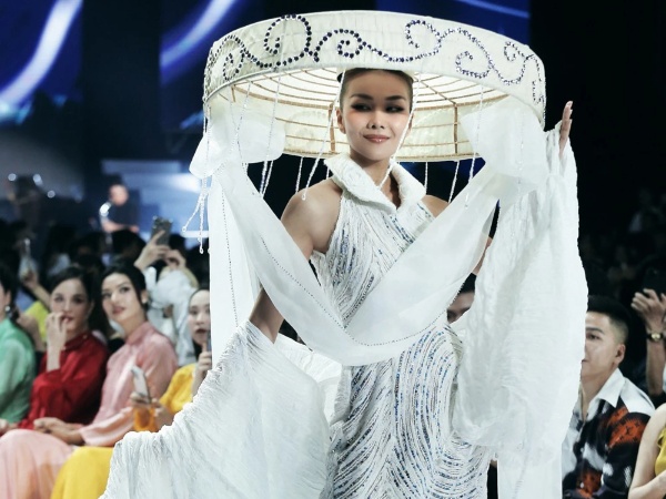 Thanh Hằng: ‘Chưa quen gọi nhạc trưởng Trần Nhật Minh là chồng’