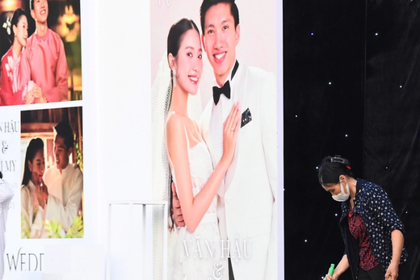Cận ngày cưới của con trai, mẹ Văn Hậu có hành động khiến người hâm mộ xúc động