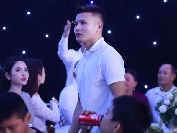 Quang Hải và dàn sao Việt Nam dự lễ cưới Văn Hậu - Hải My