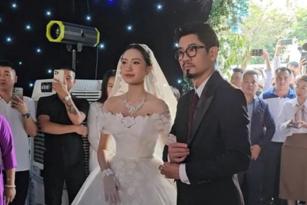 Mẹ Hải My xuân sắc, nhưng bố ruột nàng hậu cũng không hề kém cạnh về sự phong độ