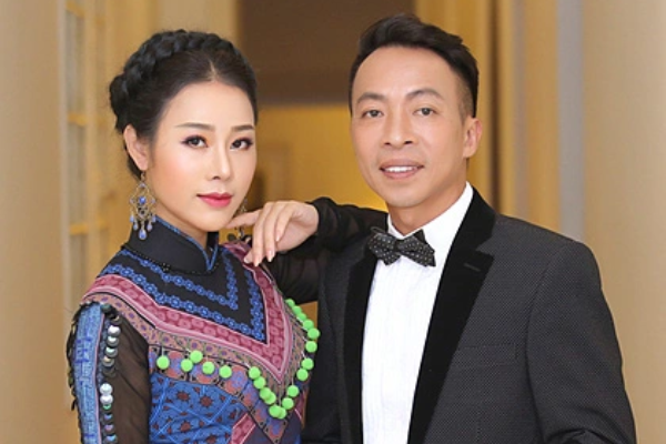 Nam ca sĩ Việt nổi tiếng bất ngờ tuyên bố ly hôn vợ kém 18 tuổi xinh đẹp