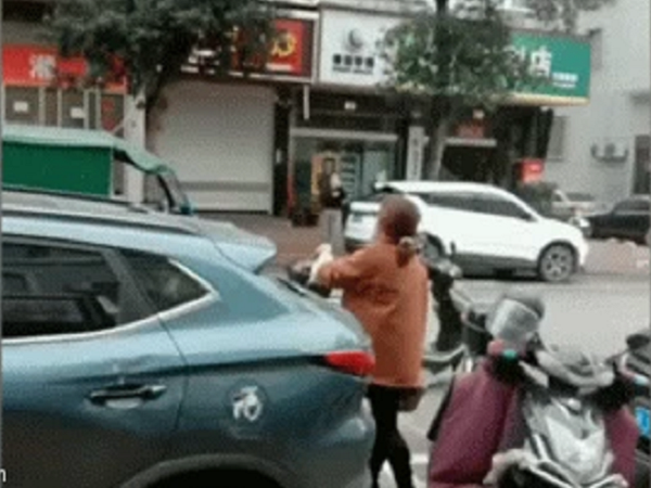 Chồng nói đi công tác nhưng vợ thấy xe ô tô trên 1 con phố, danh tính tiểu tam gây sốc nặng