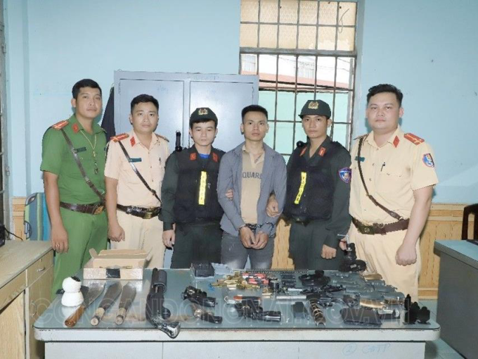 Kiểm tra thanh niên khả nghi, phát hiện 'lò' sản xuất súng giữa TP Biên Hòa