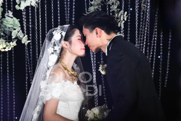 Đoàn Văn Hậu - Doãn Hải My được chúc sớm có em bé, khách dự cưới nói 'Có rồi mà'