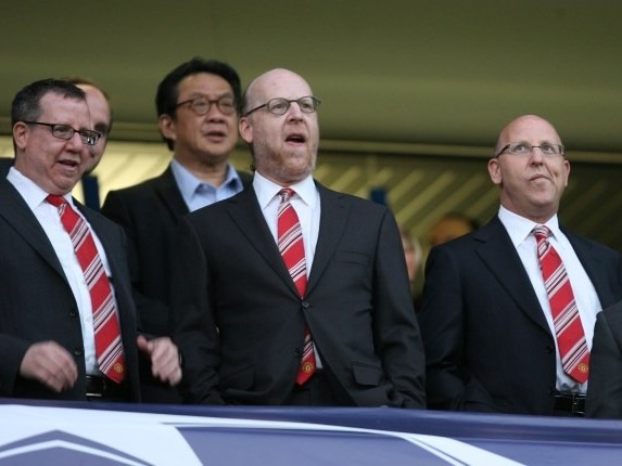 Vì sao nhà Glazer không dự tang lễ của Sir Bobby Charlton?