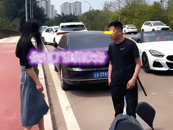 Con rể bị mẹ vợ đuổi ra khỏi nhà, vợ chạy theo nói một câu khiến anh 'chết lặng'