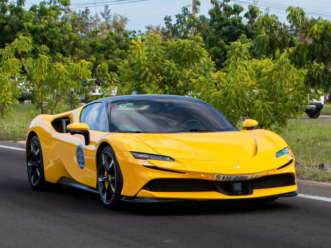 Ngắm Ferrari SF90 hơn 40 tỷ của đại gia Hoàng Kim Khánh độc lạ từ trong ra ngoài