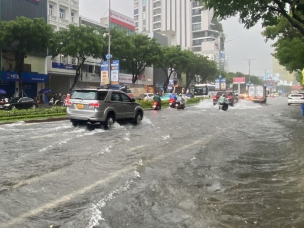 Nửa đêm, Đà Nẵng ban hành văn bản cho học sinh các cấp nghỉ học vào ngày 13/11