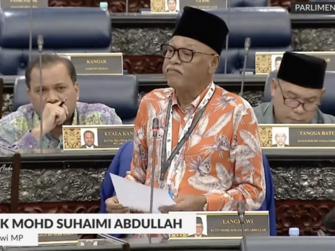 Nghị sĩ Malaysia xin lỗi vì bình luận 'không mặc quần áo' nhắm vào nữ đồng nghiệp