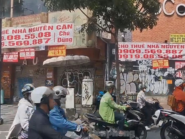 Hết thời ‘đẻ trứng vàng’, nhà mặt phố thi nhau rao bán
