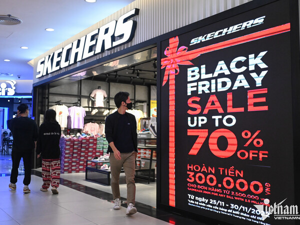 Rầm rộ giảm giá khủng nhất năm, Black Friday 2023 là ngày nào?