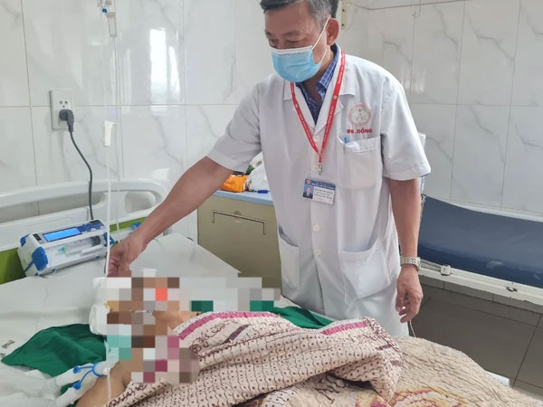 Bé trai 12 tuổi bị trúng đạn vào đầu