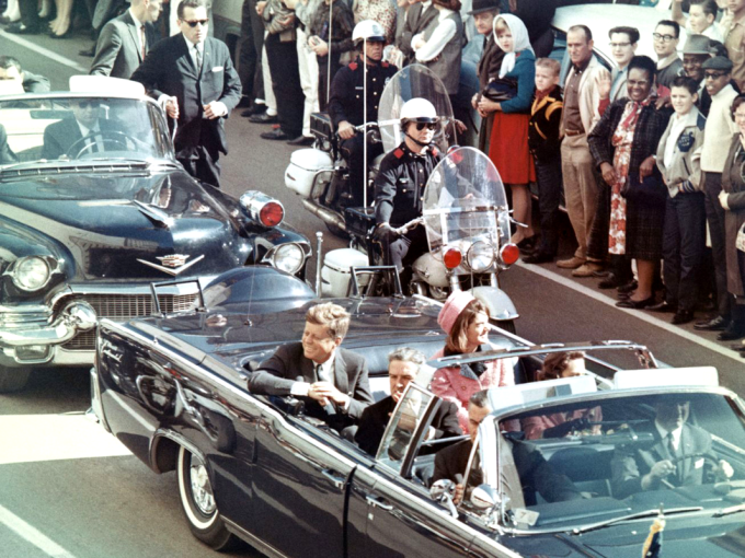 Giả thuyết sốc về thủ phạm điên cuồng ám sát Tổng thống Kennedy