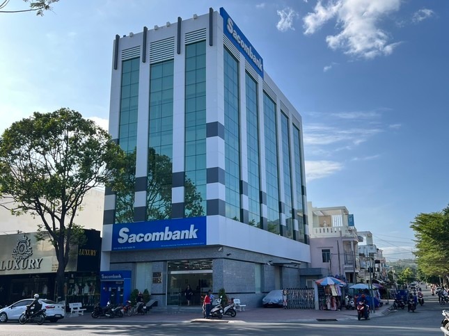 Phó phòng chi nhánh ngân hàng chiếm đoạt hơn 17 tỷ đồng để trả nợ vay nóng