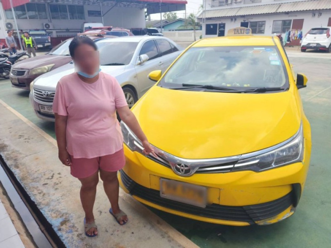 Gạ gẫm tình một đêm thất bại, nữ hành khách trộm taxi của tài xế