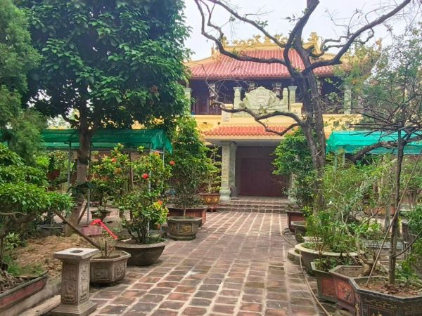Công an lập biên bản 2 cánh cổng gỗ ngôi nhà ở quê của ông Lưu Bình Nhưỡng