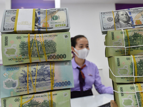 Giá USD ngân hàng giảm mạnh, mất mốc 24.500 đồng