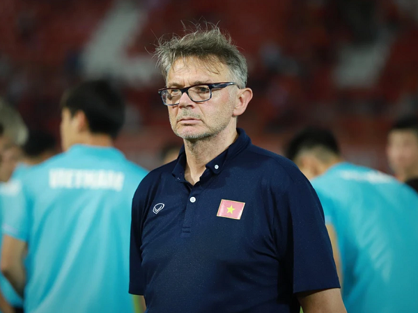 Sát giờ thi đấu, vì sao HLV Troussier vẫn chưa chốt danh sách tuyển Việt Nam?
