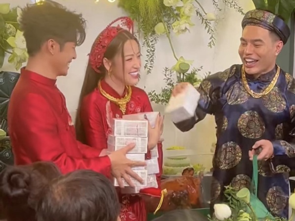 Lê Dương Bảo Lâm mừng cưới 10 cọc tiền, 'lầy lội' cỡ nào khiến Puka, Gin Tuấn Kiệt cười không ngớt?