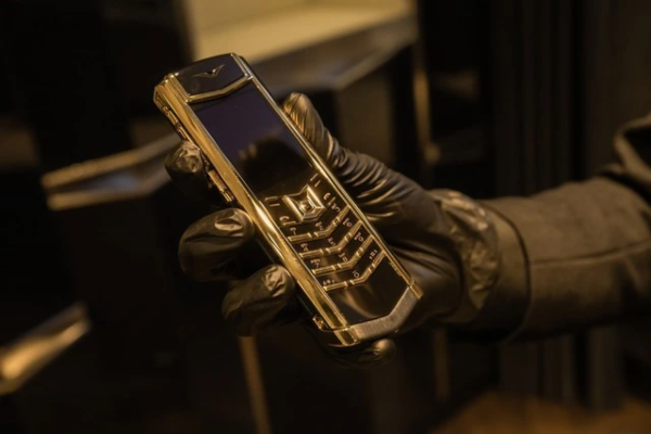 Nhiều người dùng Vertu 'cầu cứu' vì bị khoá máy