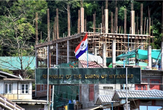 Quân đội Myanmar thừa nhận đang bị phe nổi dậy tấn công dữ dội
