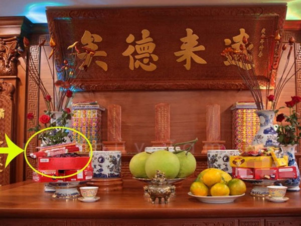 Tại sao không nên đặt tiền vàng mã trên bàn thờ? Đừng làm sai kẻo mất lộc
