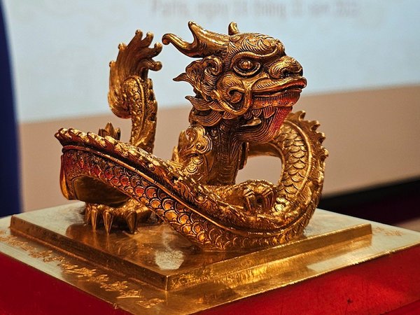 Ấn vàng 'Hoàng đế chi bảo' đã được chuyển giao cho Việt Nam