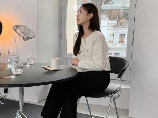 10 cách diện áo trắng và quần đen giúp bạn mặc đẹp mọi lúc mọi nơi