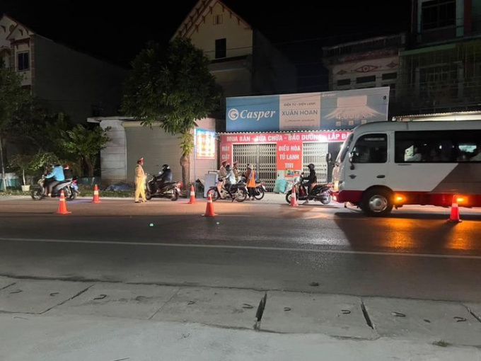 Một CSGT ở Bắc Giang bị tông gãy chân khi đang kiểm tra nồng độ cồn