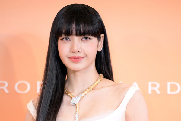 Lộ clip Lisa 'cười tươi như hoa' giữa nghi vấn bị “phong sát”, đập tan tin đồn bạn trai tỷ phú bỏ rơi