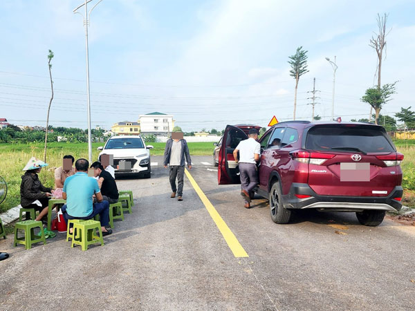 Môi giới làm giá, thổi giá chung cư cao gấp đôi thị trường