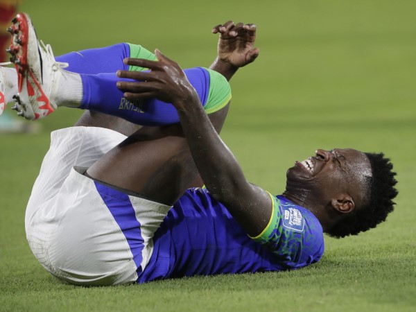 Vinicius nghỉ hơn 2 tháng: Virus FIFA hủy hoại Real Madrid
