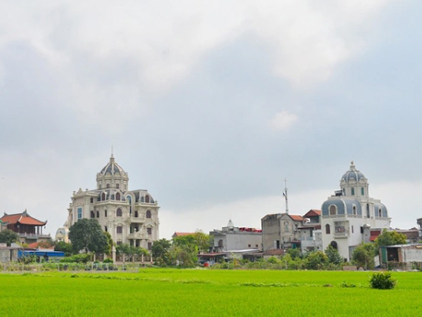 Choáng ngợp biệt thự, lâu đài 'khủng' ở làng đại gia nổi tiếng miền Bắc, người giàu tặng người nghèo 30 triệu ăn Tết