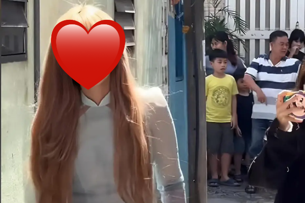 Đi bưng quả, nữ streamer đình đám gây sốt với ngoại hình khác lạ
