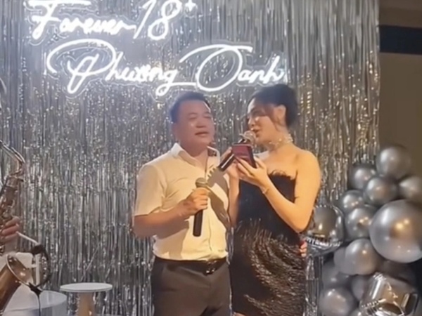 Shark Bình và Phương Oanh cùng đi ăn cưới, có hành động ngọt ngào được dân mạng chú ý