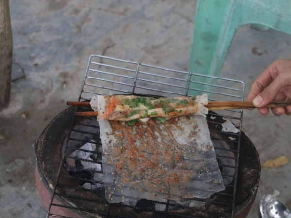 Bình Thuận: Bánh tráng nướng cuộn dễ làm, ngon miệng