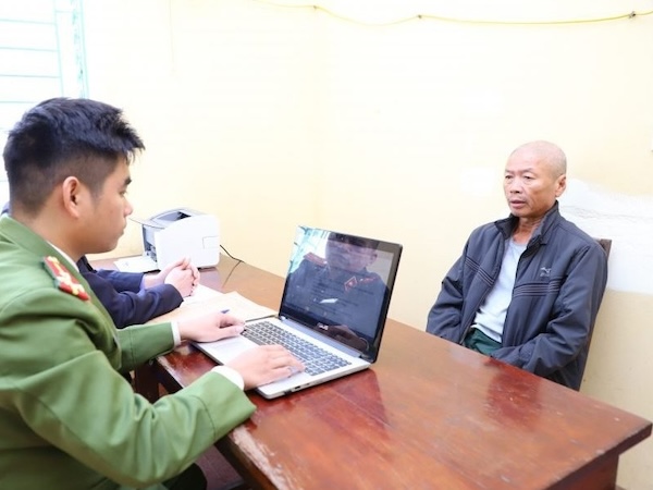 Bắt người đàn ông đốt xe máy, chém Trưởng Công an xã
