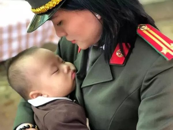 Đỡ đầu 2 con của đại úy công an Hà Tĩnh hy sinh khi làm nhiệm vụ