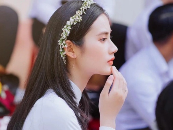 Hoa hậu Ý Nhi hé lộ ảnh thời học sinh, nhan sắc thanh xuân thế nào khiến dân tình trầm trồ?