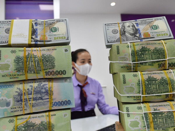 Gửi gần 7,8 triệu tỷ đồng ngân quỹ tạm nhàn rỗi, thu hơn tỷ USD lãi ngân hàng