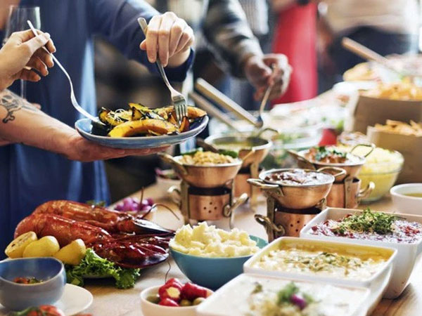 Quy tắc 'ba trước bốn sau' khi đi ăn buffet
