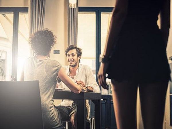 Mơ thấy chồng ngoại tình, người phụ nữ đòi ly hôn khi giấc mơ thành sự thật, chồng tức giận nói ra điều anh chịu đựng suốt 17 năm