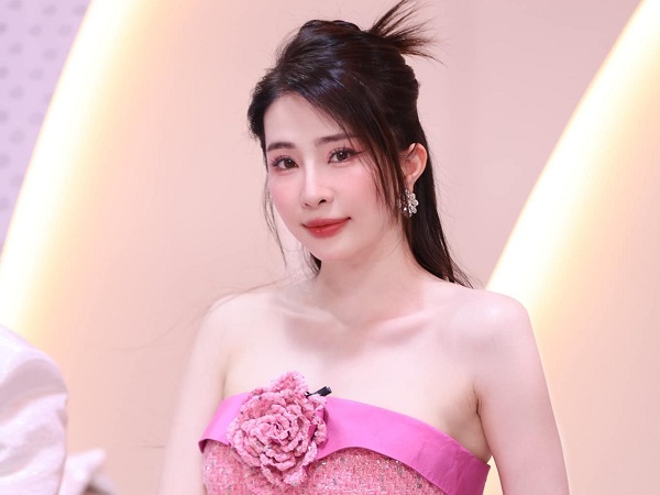Quỳnh Nga xin lỗi sau khi bị chỉ trích 'vòi tiền' khán giả