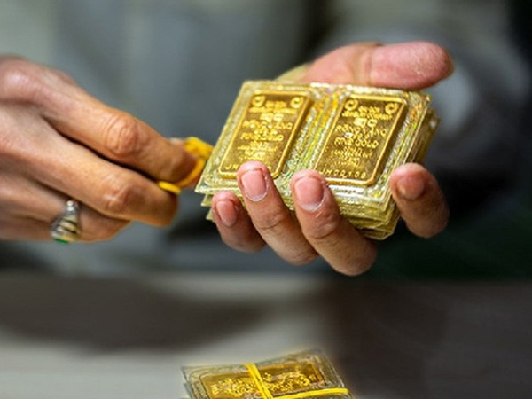 Vàng SJC tăng mạnh, nhẫn tròn lập kỷ lục mới