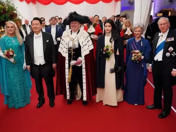 Đệ nhất Phu nhân Hàn Quốc diện trang phục lộng lẫy trong tiệc tối với Thị trưởng London, 'gây bão' với thần thái cuốn hút